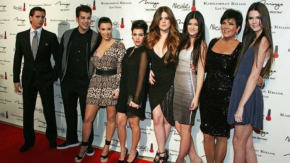 kardashian-family-red-carpet-picture_940x526